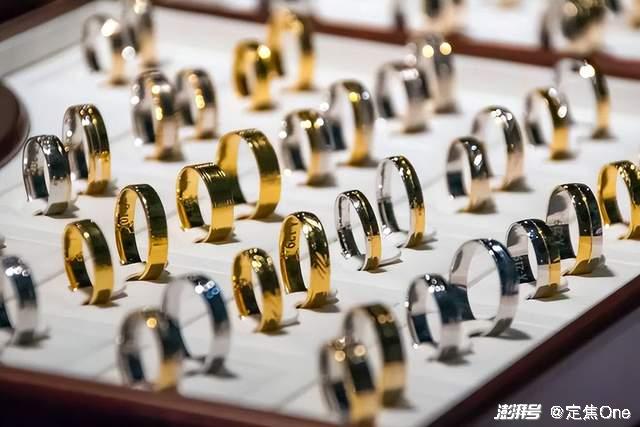 炒黄金赚钱