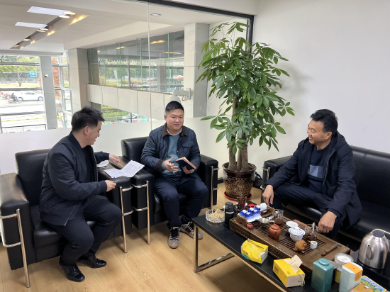 （杨家坪支行客户经理上门开展尽职调查）