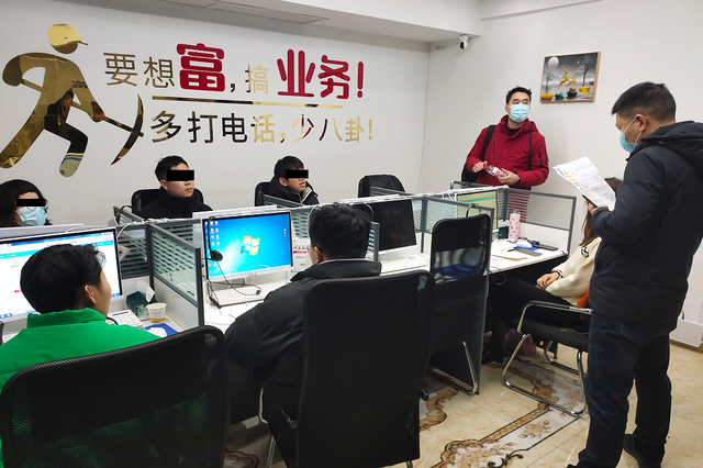犯罪团伙的内部激励标语。上海警方供图